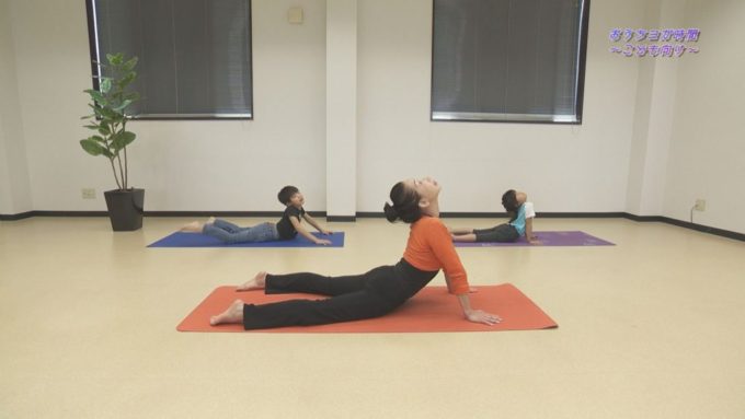 子どもから高齢者までお家でヨガレッスン♪