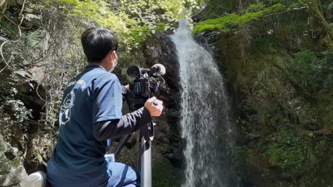 ドローンに興味津々!! 新入社員研修 in新緑の滝山渓谷